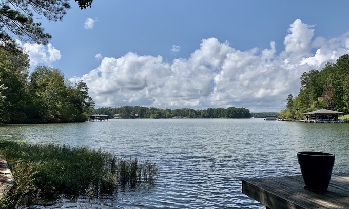 Milledgeville Cabaña | Enjoy EZ Livin' on the waters of Lake Sinclair!