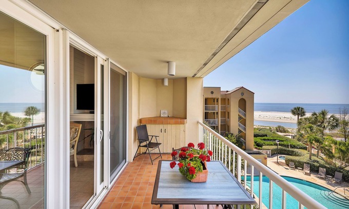 Saint Simons Island Condominio | King & Prince 2 bedroom oceanfront with pool!