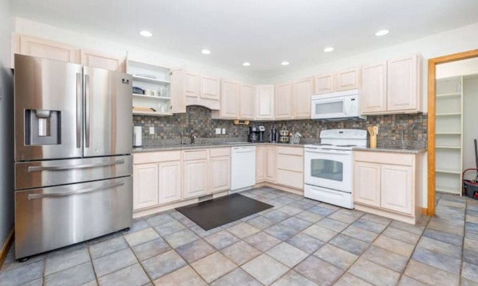 Manchester Casa | Enjoy Homey Space in Manchester!