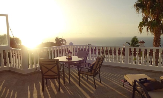 Candelaria Casa | ¡Disfruta de la vida lejos del turismo de masas con una fantástica vista al mar!