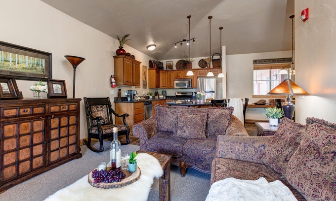 Bear Hollow Village Condominio | Enjoy Luxury Community Amenities, Pet-friendly & Free Shuttle- Near Utah Olympic Park!