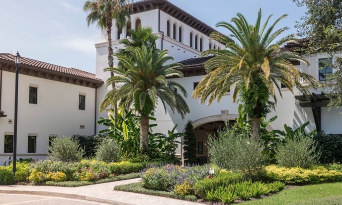 Orlando Complejo | Enjoy Luxury this Christmas at Marriott's Lakeshore Reserve Resort in Orlando