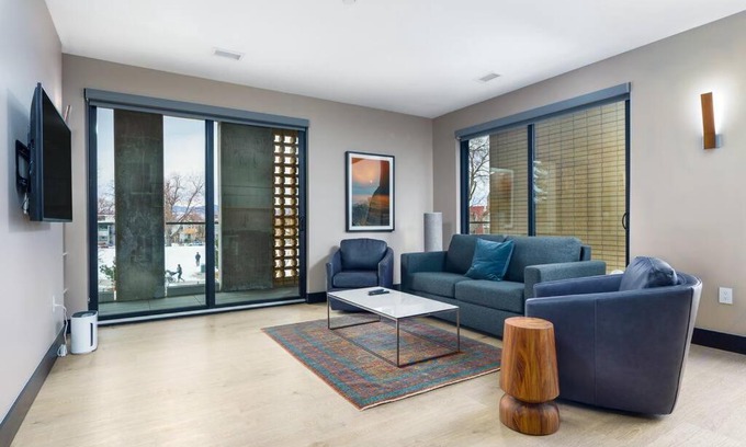 Berkeley Casa | Enjoy Mtn Views From Our Sprawling Flat W Balcony