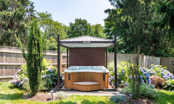 Middletown Casa | Enjoy Newport, stunning beaches, hot-tub, & relax at the lovely Coastal Hideaway