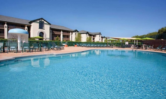 Lake Geneva Apartamento | Enjoy onsite Waterpark in this family friendly 1BD condo