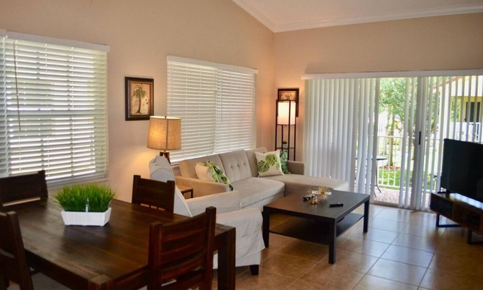 Mission Bay Apartamento | Enjoy our 2 bedroom, 2 bath top floor apartment in West Boca Raton