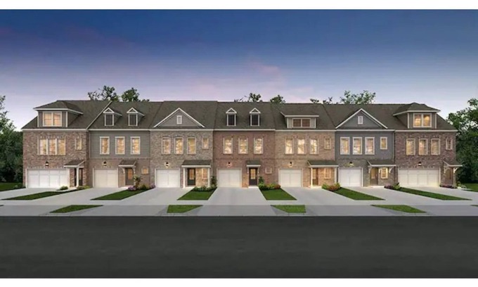 Lilburn Casa | Enjoy our Luxurious Three Story Townhome!