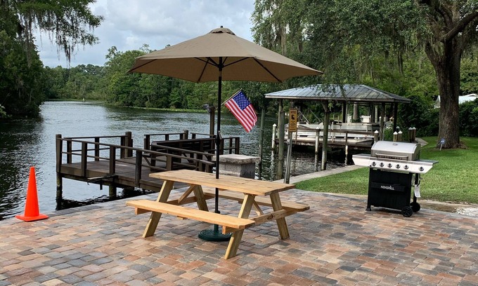 Citrus Springs Casa | Disfrute de la paz y la tranquilidad en el río Withlacoochee con impresionantes vistas.