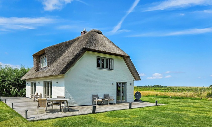 Westerhever Casa | "Enjoy relaxing days at Reethus 8 Grad Ost near the coast!"