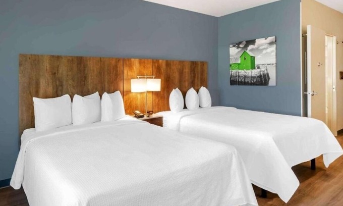 Biggar Hotel | Enjoy Roomy Accommodations Near Edison Ford Winter Estates – 3 Units