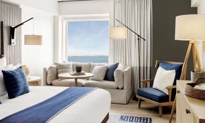 Goat Island Hotel | Enjoy Scenic Sunset View at Our Charming Hotel on Newport Harbor