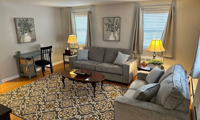 Narberth Apartamento | Enjoy Small Town America in this quiet, friendly and quaint Main Line Philly town of Narberth