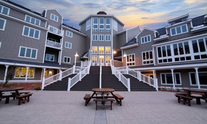 Brownsville Condominio | Enjoy snowball fights or romantic nights in a 1BD vacation apartment