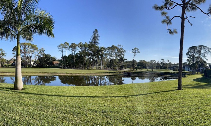 Lely Golf Estates Condominio | Enjoy stunning lake & golf views from this renovated 2/2 ground flr corner condo
