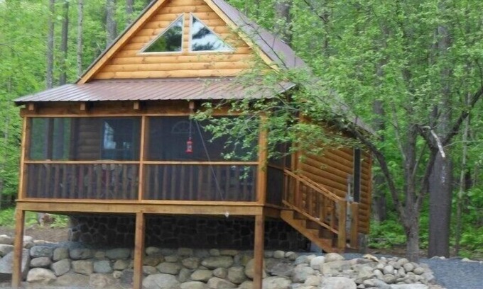 Wells Cabina | Disfruta el invierno en The Adirondacks en Ruby Hill Cabins