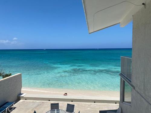 Seven Mile Beach Casa | Enjoy Sunsets at Fully Equipped Condo at the Beach