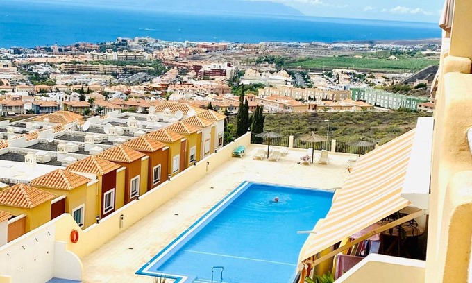 Costa Adeje Apartamento | Enjoy Sunsets at Fully Equipped 2BR Oceanside View