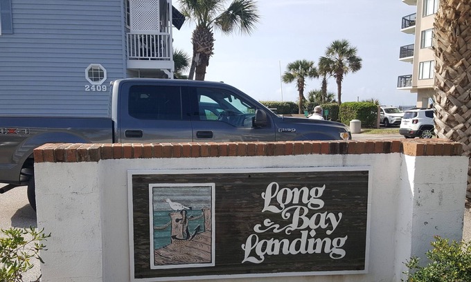 Crescent Beach Casa | Enjoy the beach life. 3-bedroom townhouse. Books quickly. Close to everything.