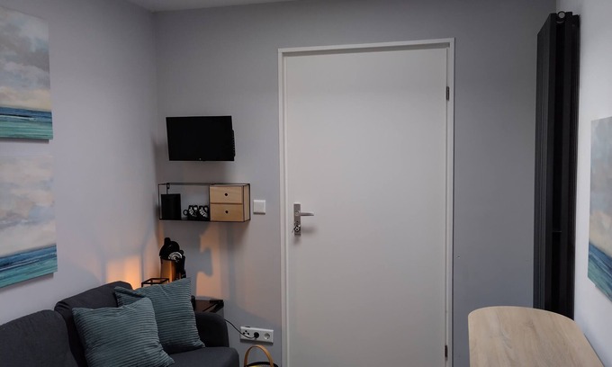 Domburg Cama Y Desayuno | Enjoy the Beach and Domburg 18m2- very nice, charming room central and quiet
