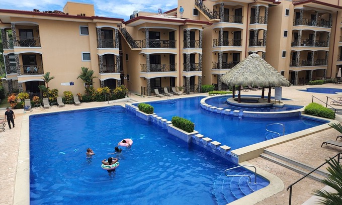 Barrio Los Villalobos Condominio | Enjoy the beach view while sitting on the lanai