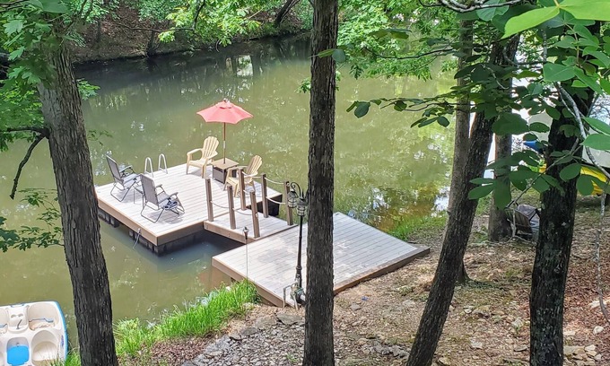 Waleska Casa | Enjoy the Beautiful Scenery and Tranquil Waters of Lake Chickasaw