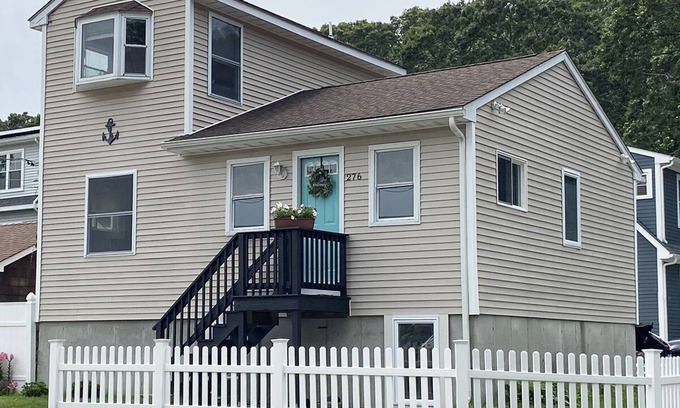 South Kingstown Casa | Enjoy the Best of Both Worlds on Narrow River and Narragansett Beach