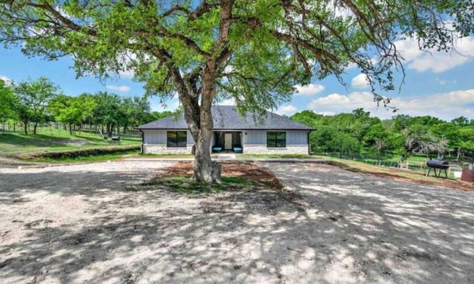 Moody Apartamento | Enjoy the country views! Unit A