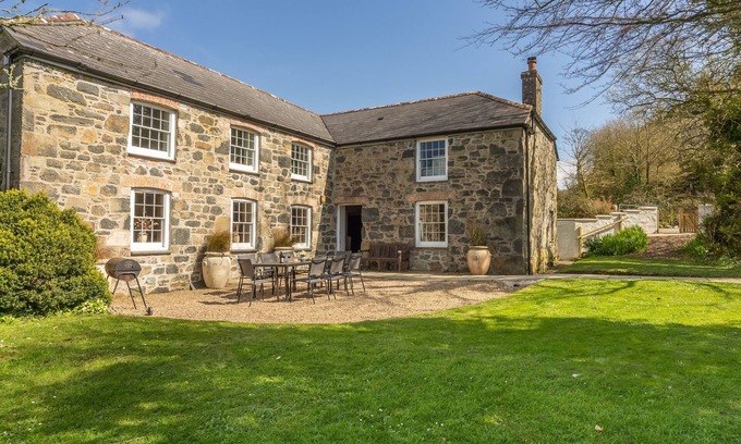 Helston Otro | Disfrute de los terrenos de Bonython Estate que cubren 20 acres mientras se hospeda en Bonython Farmhouse.