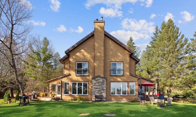 Lachute Chalet De Esquí | Enjoy The Laurentians all year round!