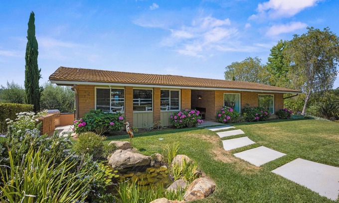 Fallbrook Casa | Enjoy the peaceful and relaxing time at windmill winery house!