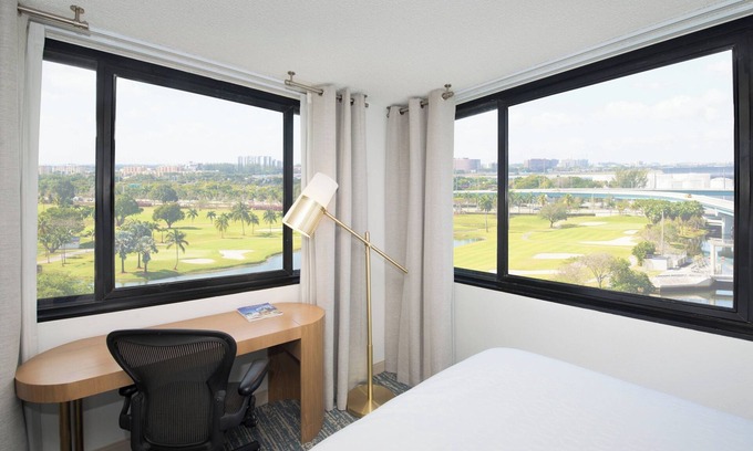 Seybold Hotel | Enjoy the Perks! Free Breakfast, Pool, Free Shuttle from Miami Int'l Airport