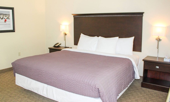 Kelleys Island Casa | Enjoy the Scenic views of Kelleys Island Glacier Suite 115