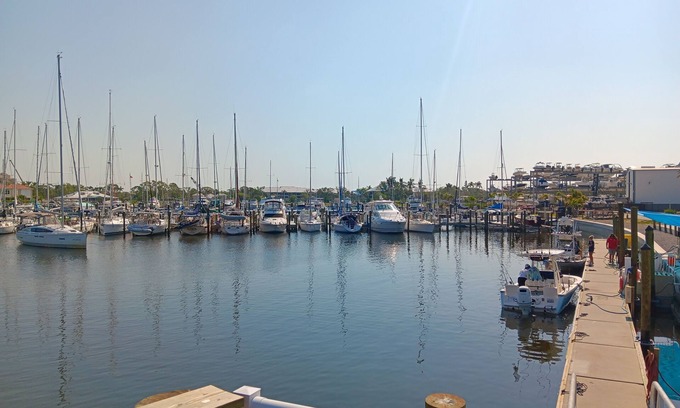 Burnt Store Marina Condominio | Enjoy the sunshine!1 bedroom condo in Burnt Store Marina, Punta Gorda, Florida.