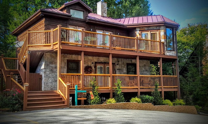 Gatlinburg Cabina | DISFRUTE ***** "THE VIEW" - ELEGANTE, MASCOTA, 3 CAMAS KING Y PAISAJE MAGNÍFICO