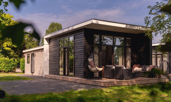Zuna Cabina | Enjoy the view over the water in this luxury cottage and you can bring 5 people!