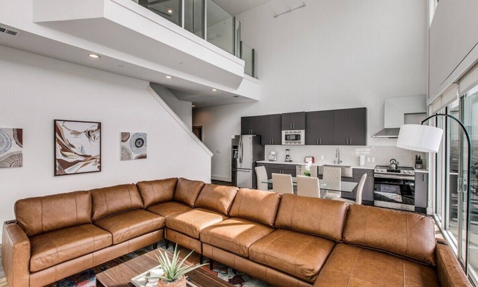 Cedars Apartamento | Enjoy the View - Spacious Dallas Penthouse!