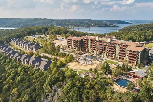 Ridgedale Casa | Enjoy the views of Table Rock Lake in this 2BD resort condo