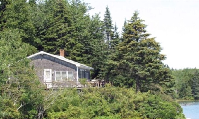 Tenants Harbor Cabaña | The Causeway Cottage