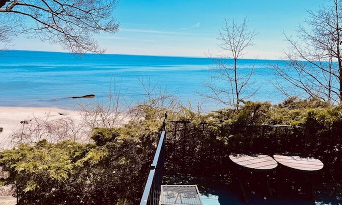 Fort Erie Cabaña | Enjoy this beautiful home with breathtaking views of Lake Erie!