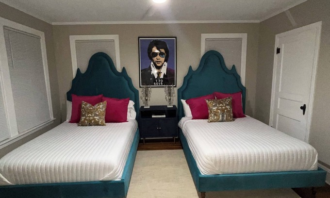 Tupelo Casa | Enjoy this elegant artdeco home centrally-located in the heart of Tupelo.