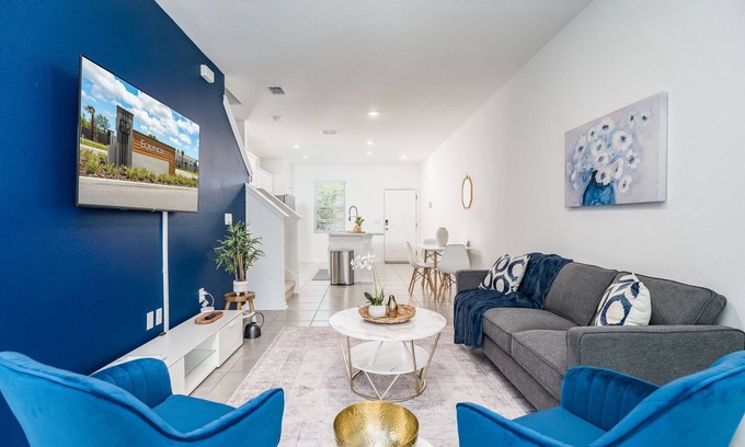 Baymeadows Casa | Enjoy this modern brand-new townhouse located in the heart of Jacksonville.
