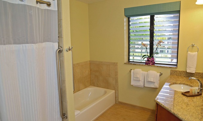 Princeville Complejo | Disfrute de este Tropical, Oceanside Resort, a 1 milla de la piscina Queens Bath Tide