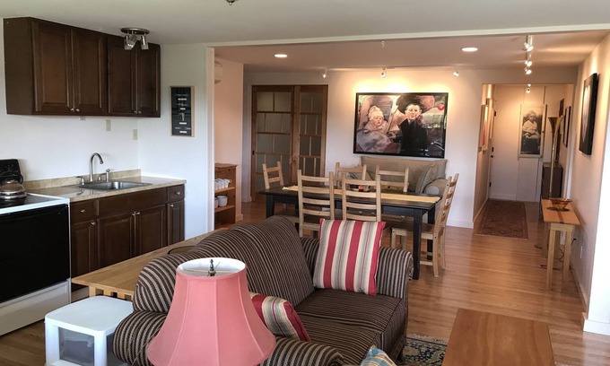 Vashon Island Casa | Disfrute de vistas cercanas de Quartermaster Harbour cerca de todo Vashon tiene para ofrecer
