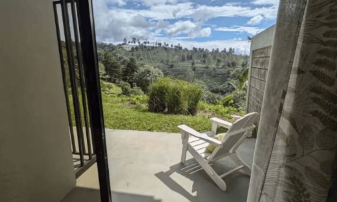 Roble Casa | Enjoy views and serenity in the coffee-filled mountains of Poas, Costa Rica.
