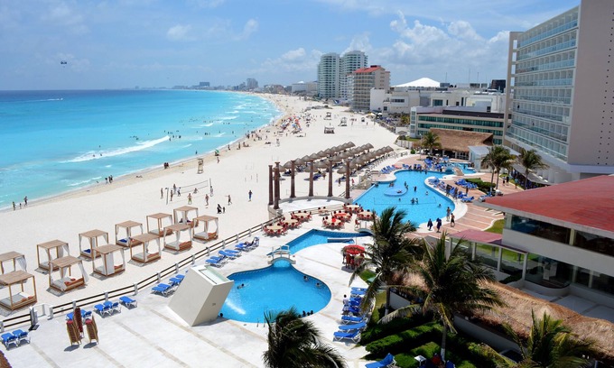Punta Cancún Hotel | Enjoy waking up on the beach! Great location.