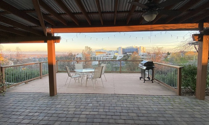 Greenwood Casa | Enjoy watching the sunrise over Lassen peak!