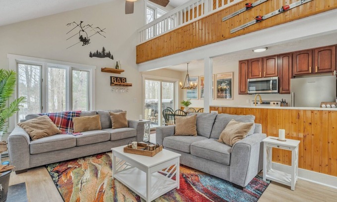 White Haven Casa | Enjoy Winter in the Poconos - New Renovated Ski In / Out to Jack Frost Mtn.