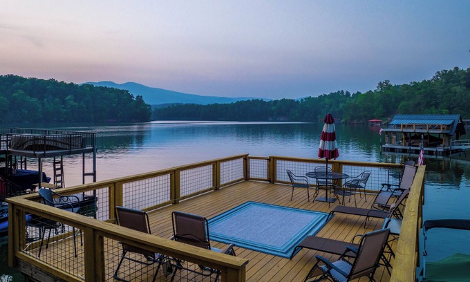 Forest Lake Heights Casa | ¡Reserve hoy su fin de semana extendido de otoño, frente al lago con muelle privado y kayaks!