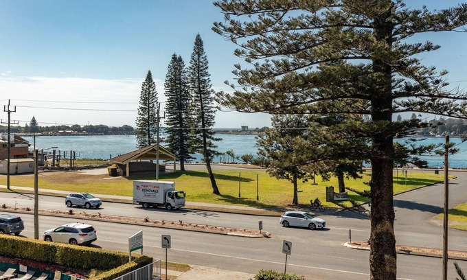 Tuncurry Apartamento | Disfruta de maravillosas vistas al agua desde Heritage 303