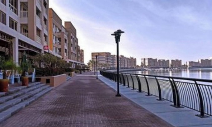 Mina Al Arab Apartamento | Disfrute de su apartamento estudio king en Mena AlArab